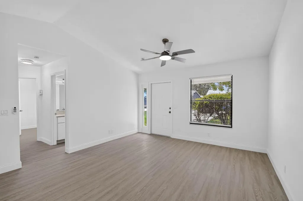 3221 Foxridge Court Palm Springs FL 33461
