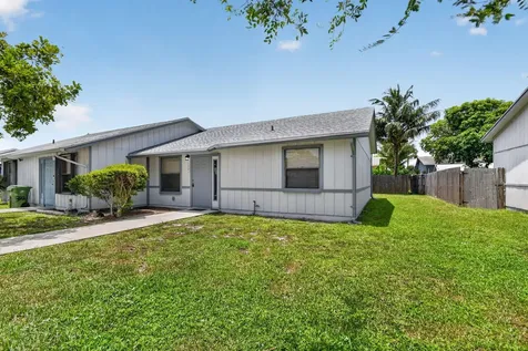 3221 Foxridge Court Palm Springs FL 33461