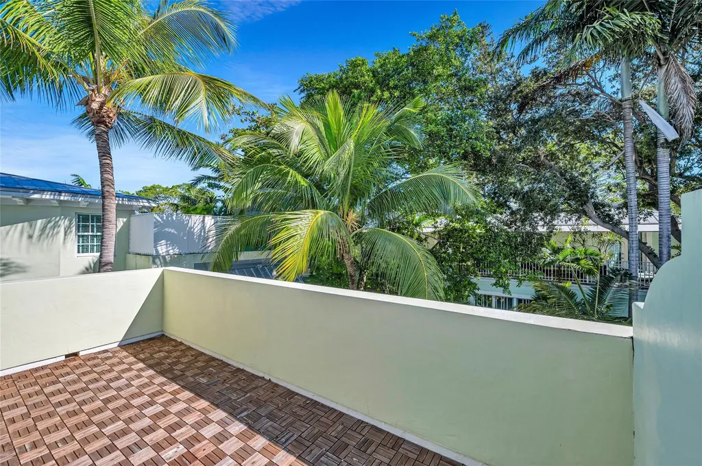 1617 NE 2nd Court Fort Lauderdale FL 33301