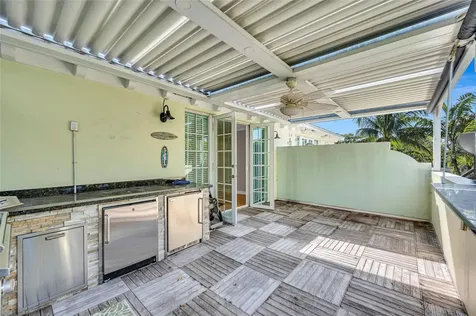 1617 NE 2nd Court Fort Lauderdale FL 33301