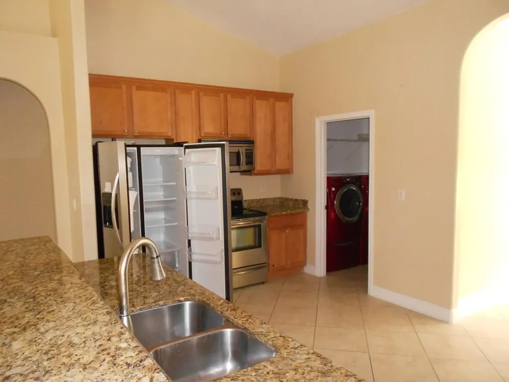 1221 SE Navajo Lane Port St Lucie FL 34983