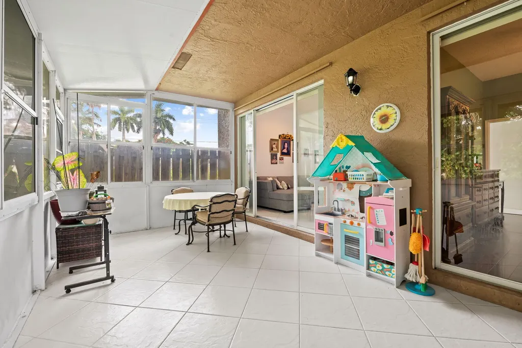 10156 Lombardy Drive Tamarac FL 33321