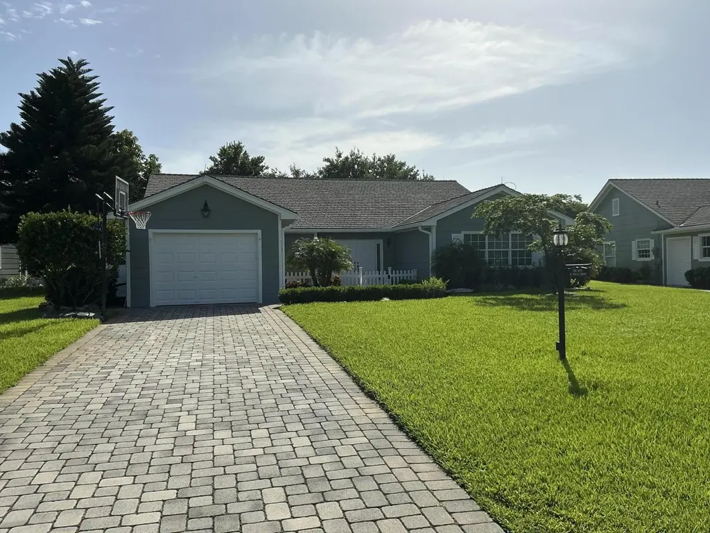 15 Holly Villas Boynton Beach FL 33436