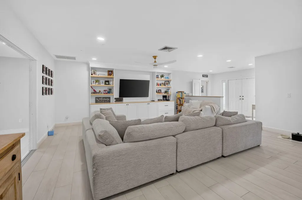 15 Holly Drive Boynton Beach FL 33436