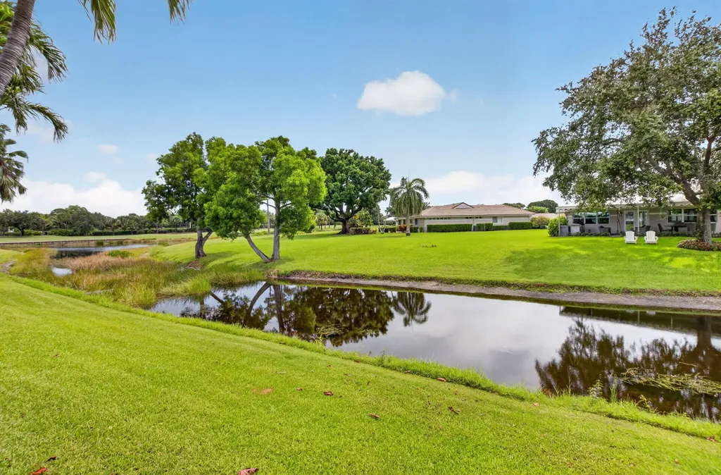15 Holly Villas Boynton Beach FL 33436