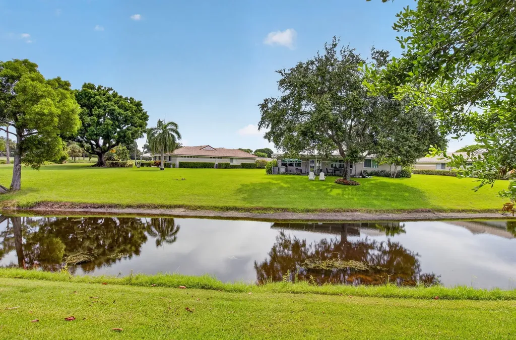 15 Holly Villas Boynton Beach FL 33436