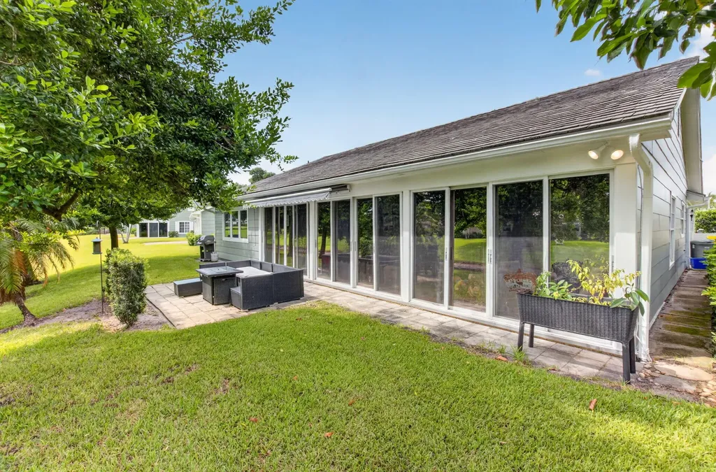 15 Holly Drive Boynton Beach FL 33436