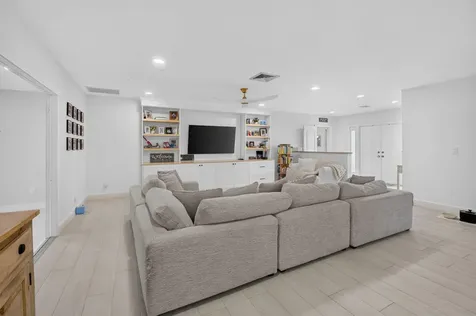 15 Holly Villas Boynton Beach FL 33436