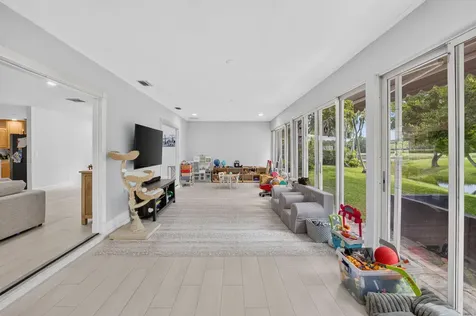15 Holly Villas Boynton Beach FL 33436