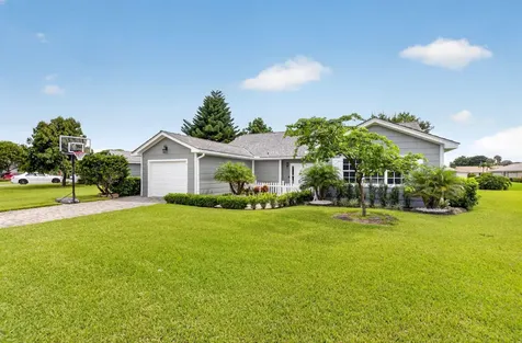 15 Holly Villas Boynton Beach FL 33436
