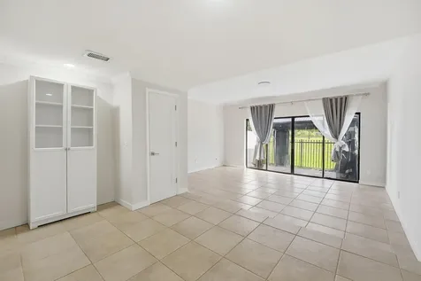 642 NE 195th Street Miami FL 33179
