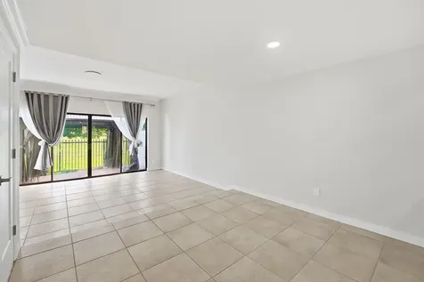 642 NE 195th Street Miami FL 33179