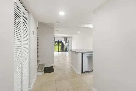 642 NE 195th Street Miami FL 33179