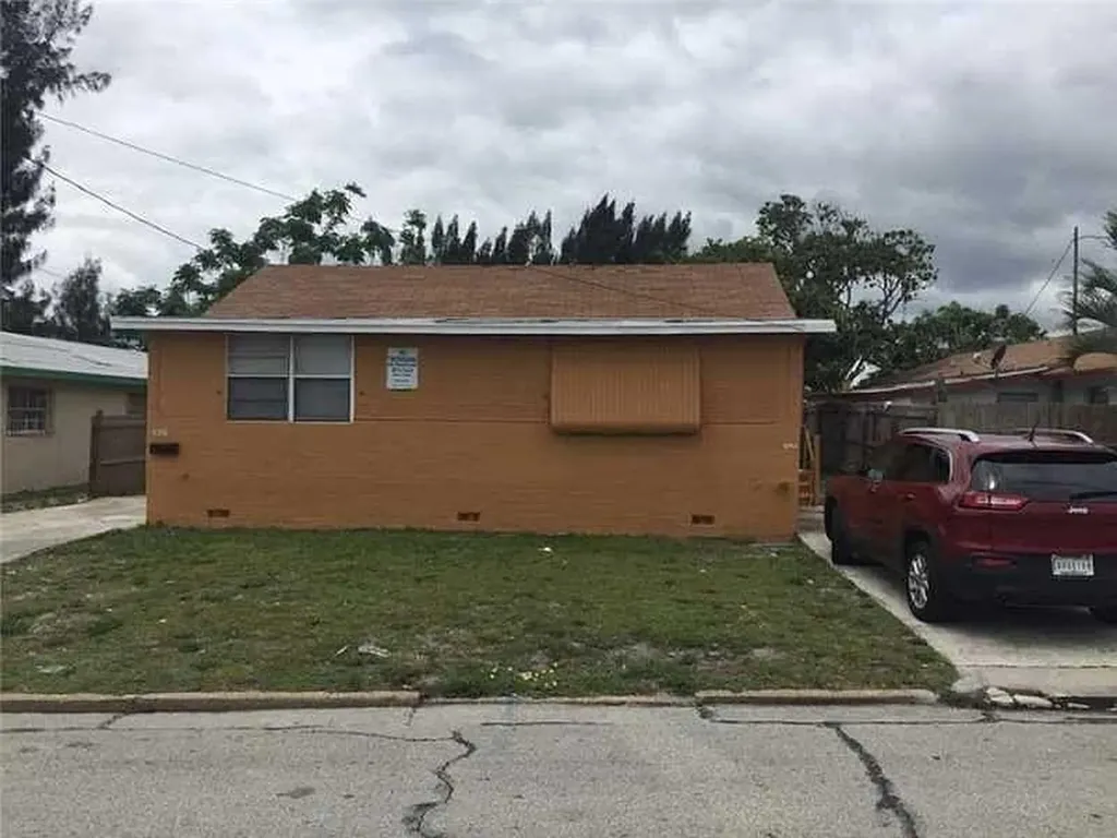 4343 Pinewood Avenue West Palm Beach FL 33407