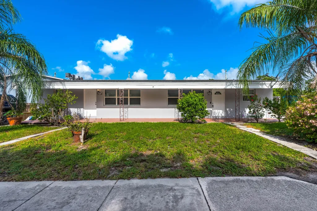 925 S Pine Street Lake Worth FL 33460