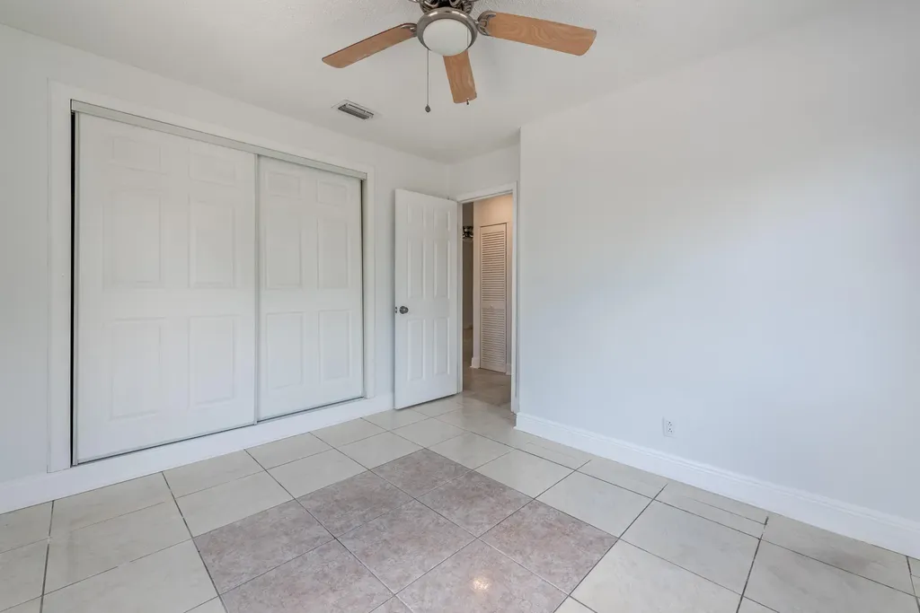 925 S Pine Street Lake Worth FL 33460