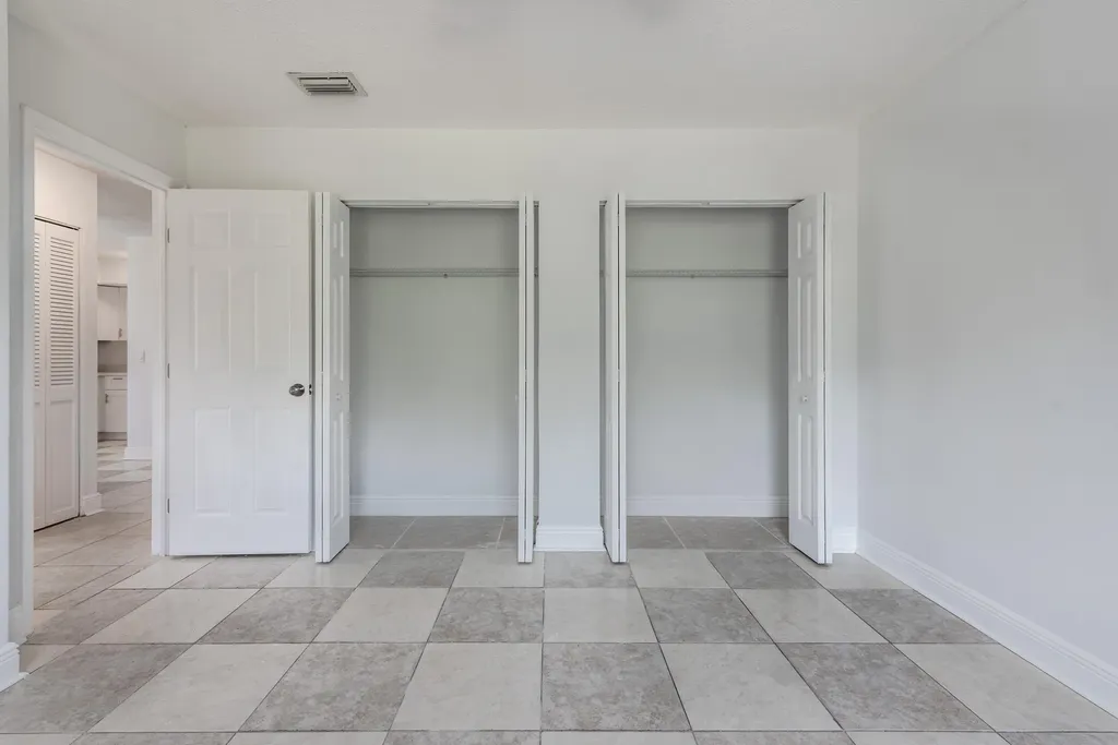 925 S Pine Street Lake Worth FL 33460