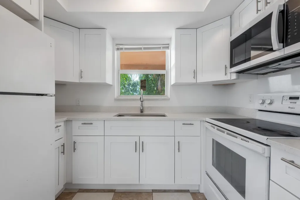 925 S Pine Street Lake Worth FL 33460