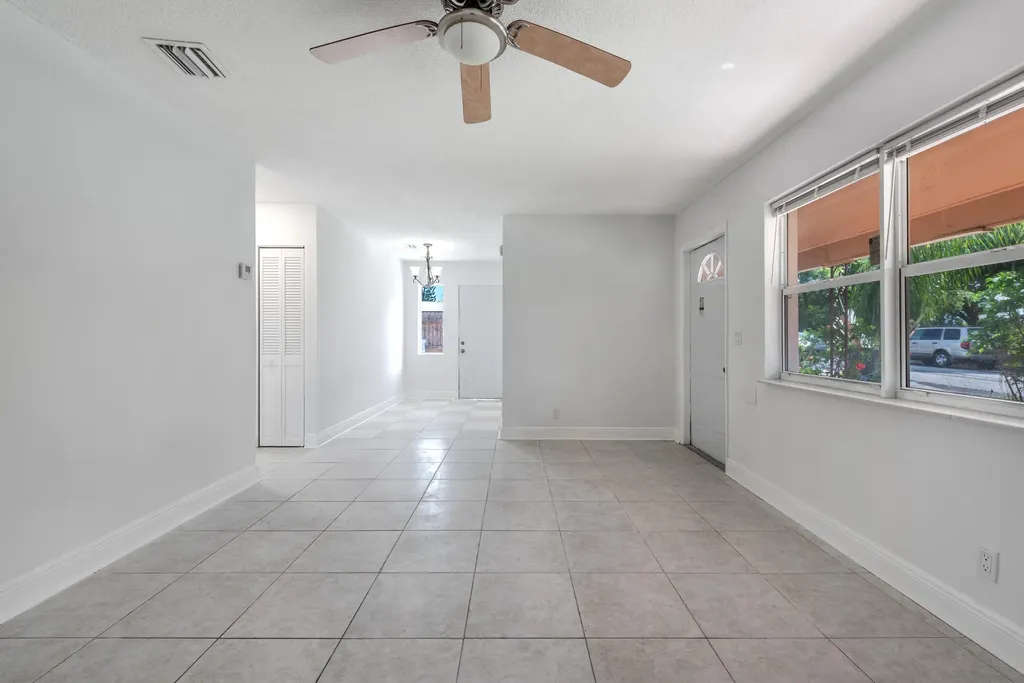 925 S Pine Street Lake Worth FL 33460