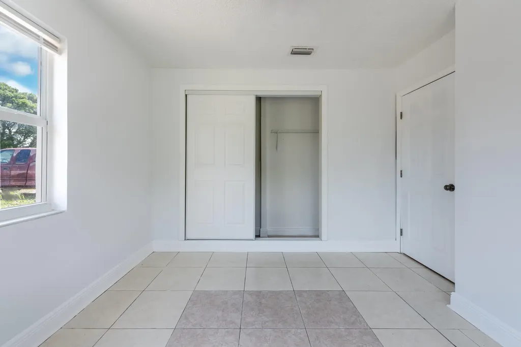 925 S Pine Street Lake Worth FL 33460