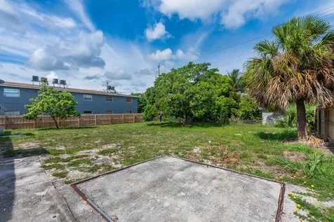 925 S Pine Street Lake Worth FL 33460