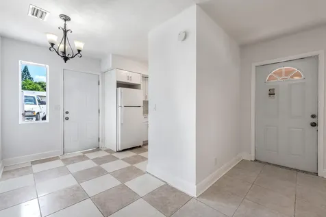 925 S Pine Street Lake Worth FL 33460