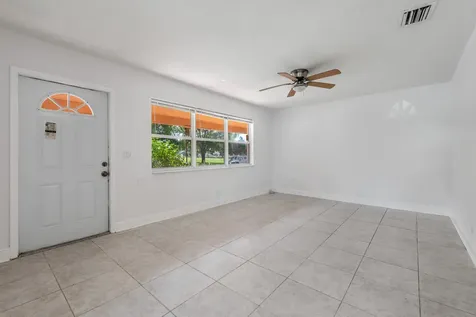 925 S Pine Street Lake Worth FL 33460