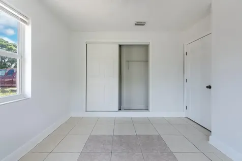 925 S Pine Street Lake Worth FL 33460