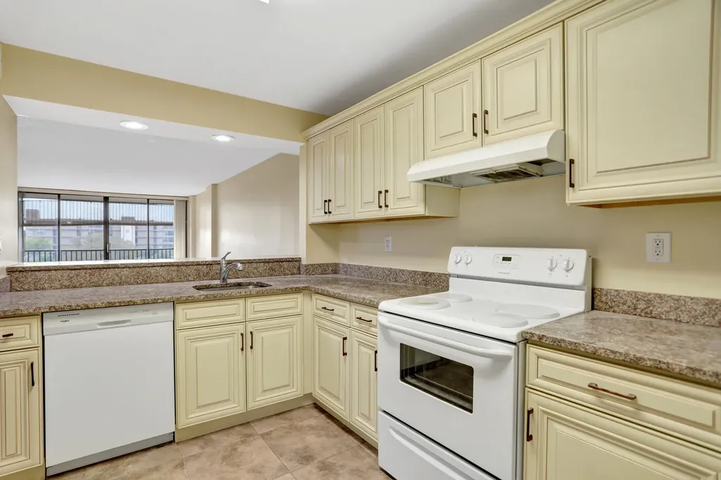 3 Royal Palm Way Boca Raton FL 33432