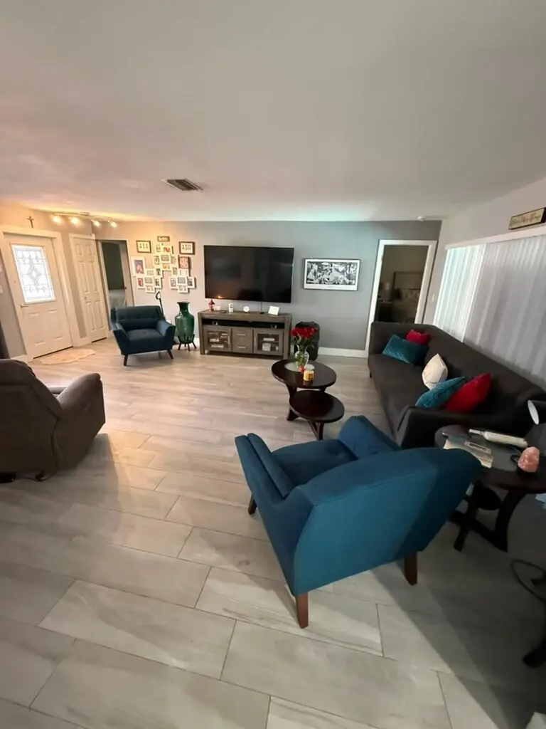 9340 NW 21st Manor Sunrise FL 33322