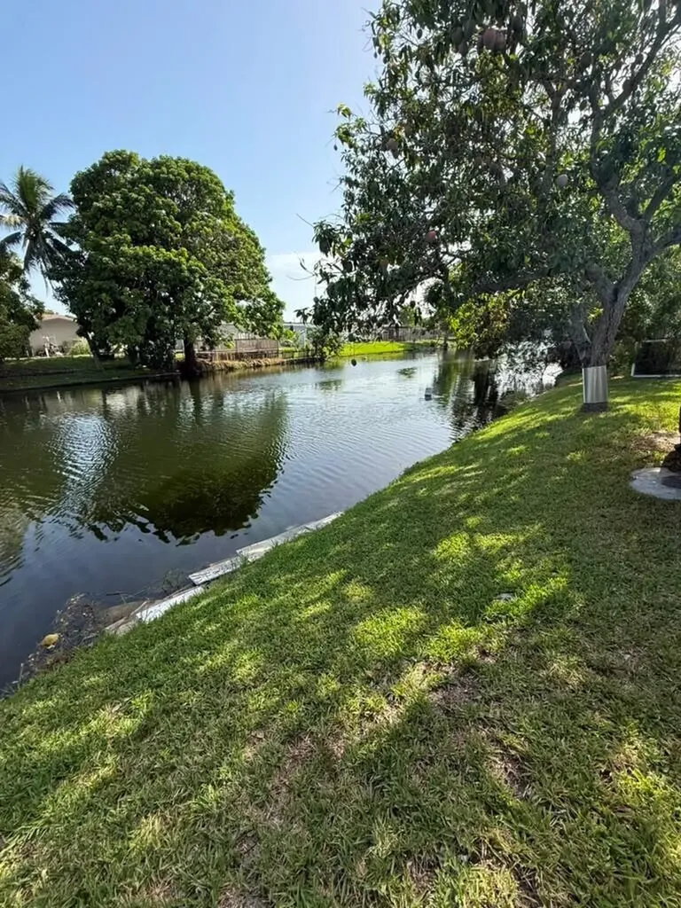 9340 NW 21st Manor Sunrise FL 33322