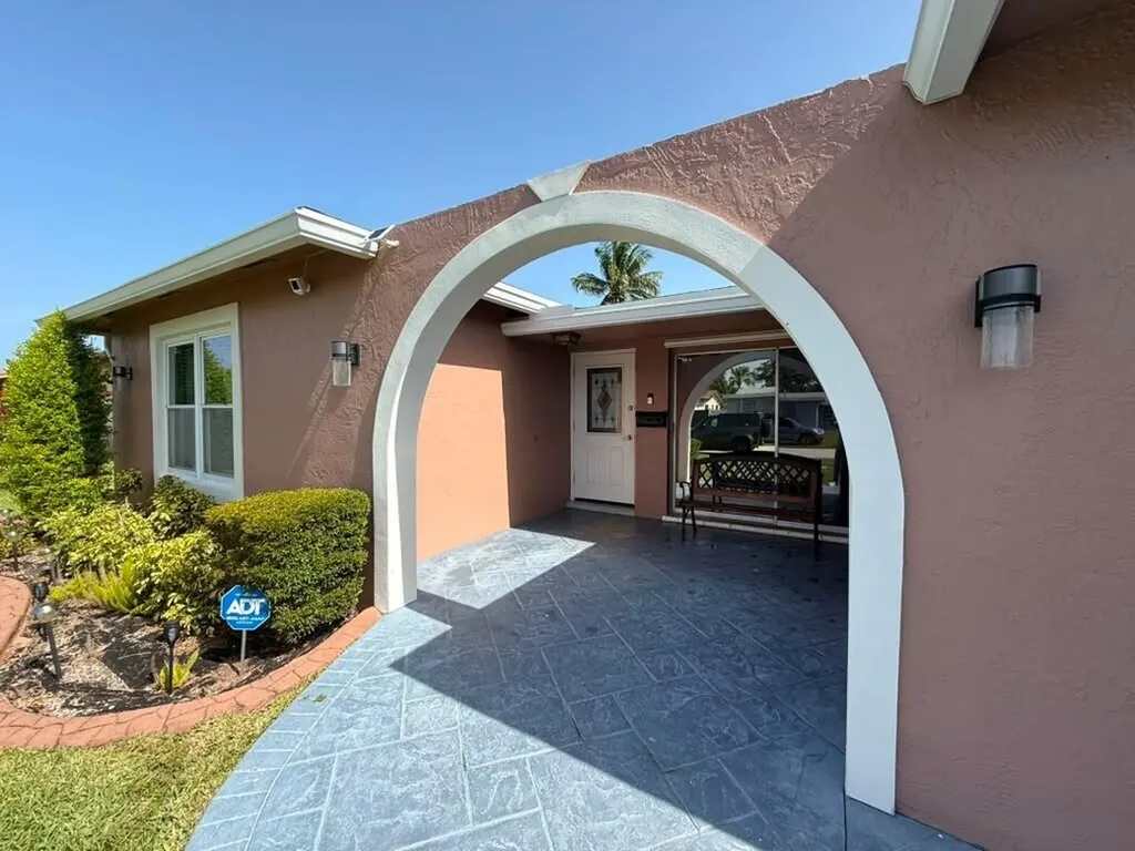 9340 NW 21st Manor Sunrise FL 33322