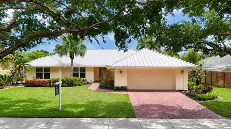 9746 SE Landing Place Tequesta FL 33469