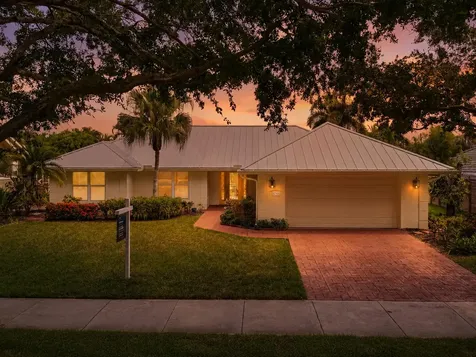 9746 SE Landing Place Tequesta FL 33469