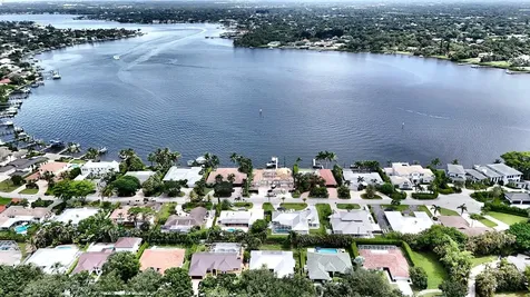 9746 SE Landing Place Tequesta FL 33469