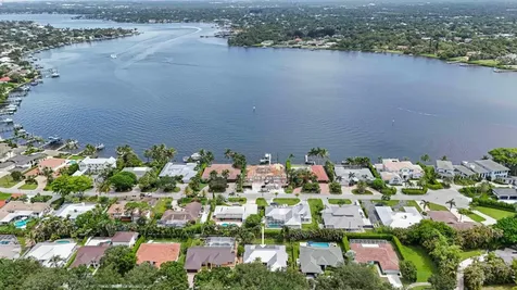 9746 SE Landing Place Tequesta FL 33469