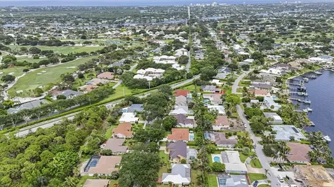 9746 SE Landing Place Tequesta FL 33469