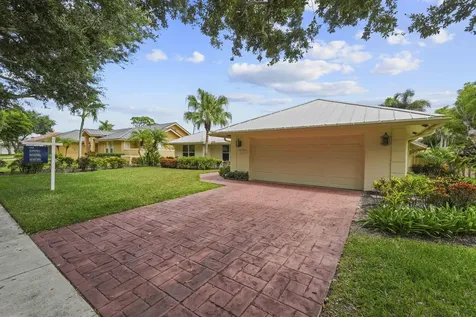 9746 SE Landing Place Tequesta FL 33469