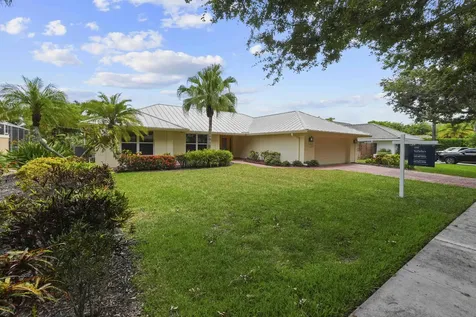 9746 SE Landing Place Tequesta FL 33469