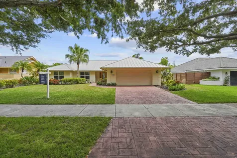 9746 SE Landing Place Tequesta FL 33469