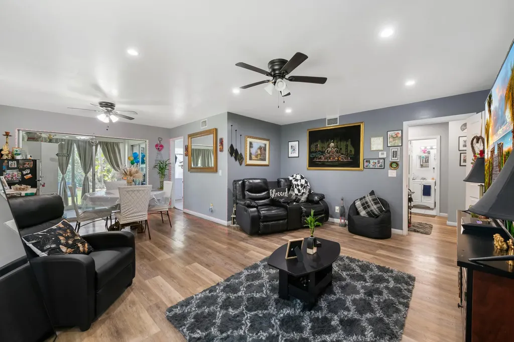 24 Colonial Club Drive Boynton Beach FL 33435