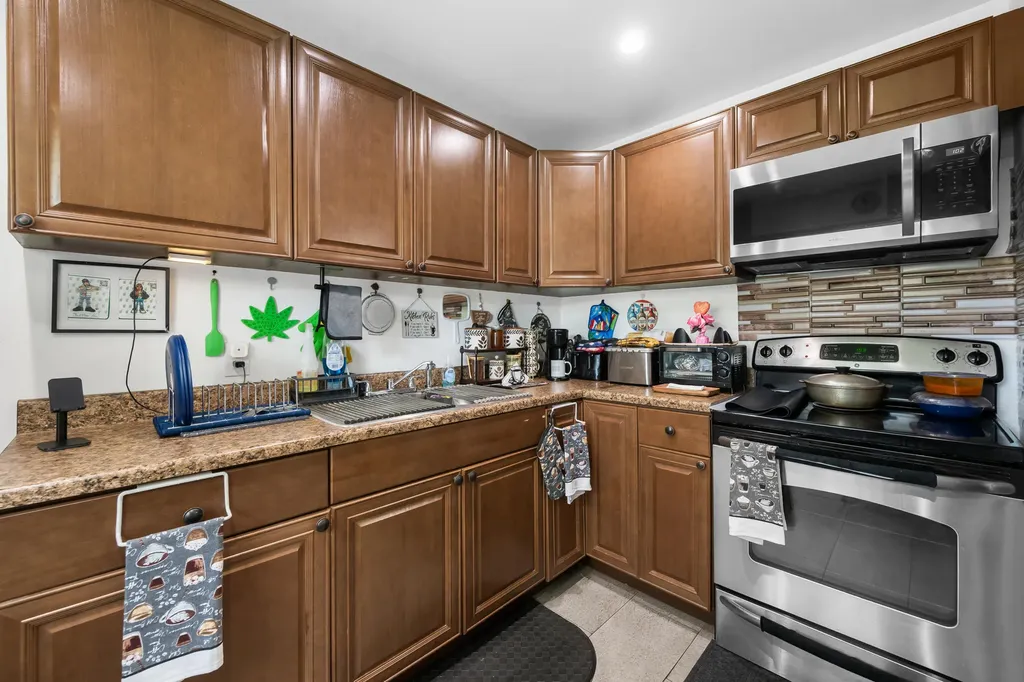 24 Colonial Club Drive Boynton Beach FL 33435