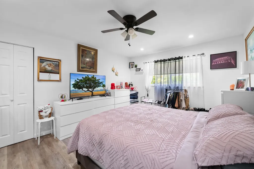 24 Colonial Club Drive Boynton Beach FL 33435