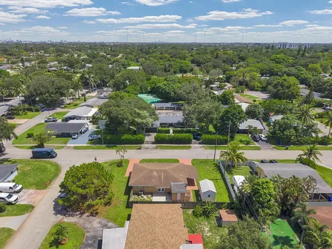 2100 N 57th Avenue Hollywood FL 33021