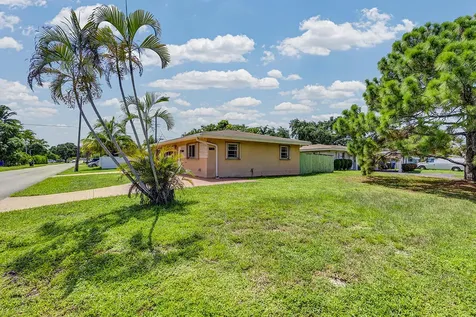 2100 N 57th Avenue Hollywood FL 33021