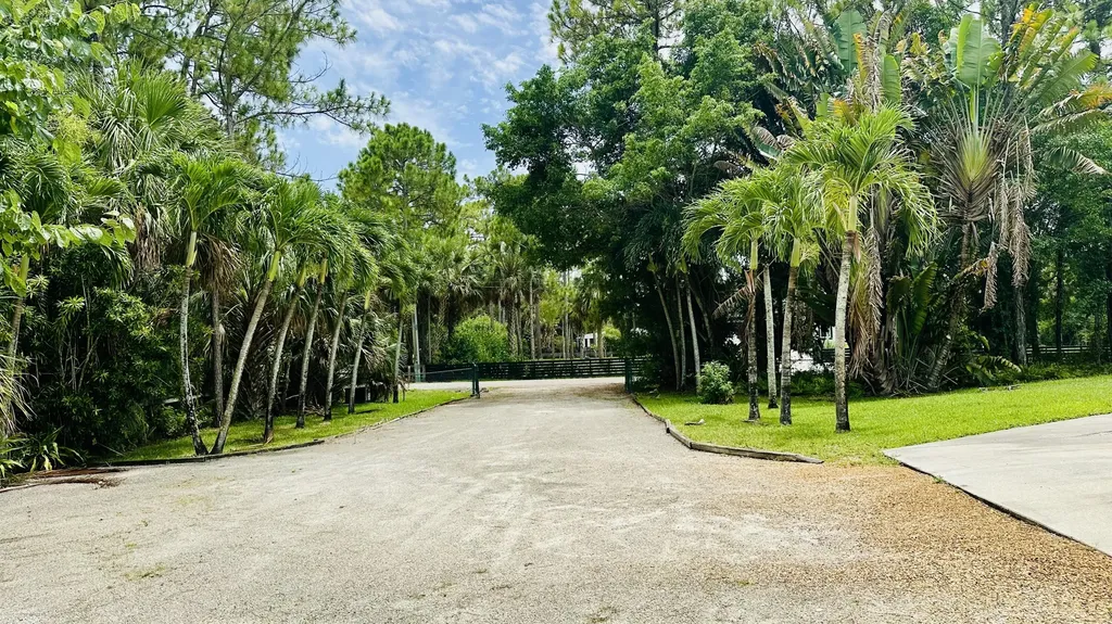 16611 68th Street N The Acreage FL 33470
