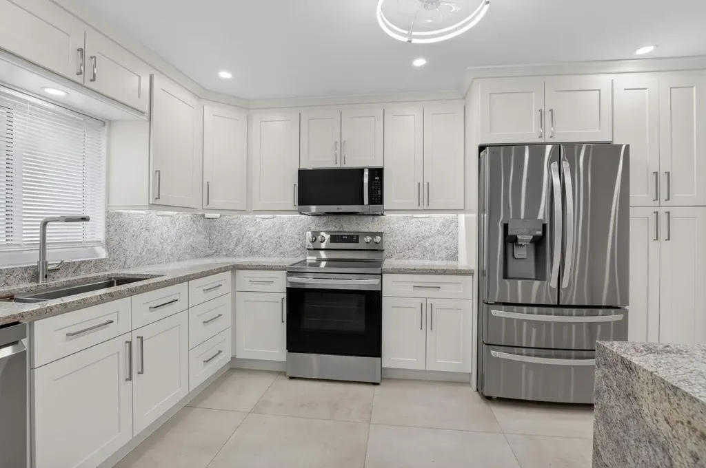 6049 Via Diana Delray Beach FL 33484