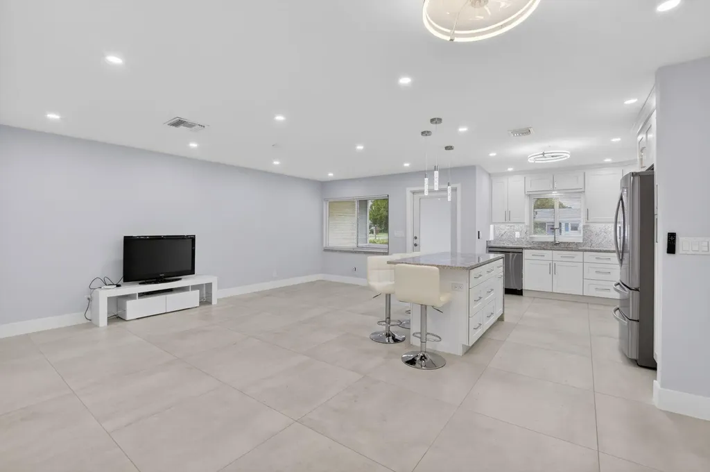 6049 Via Diana Delray Beach FL 33484