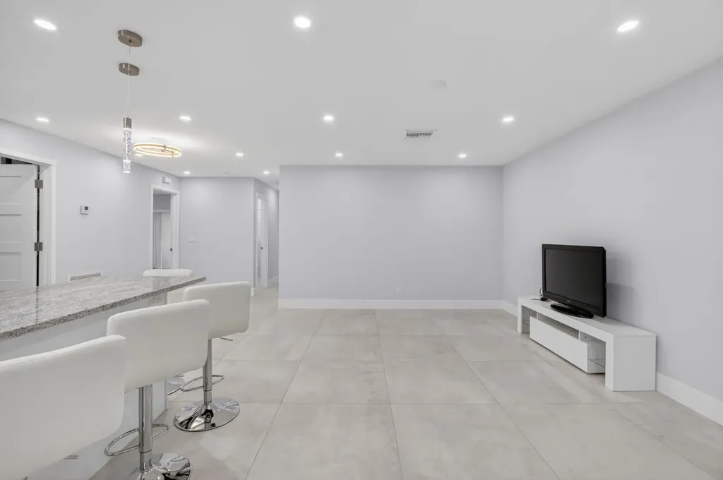 6049 Via Diana Delray Beach FL 33484