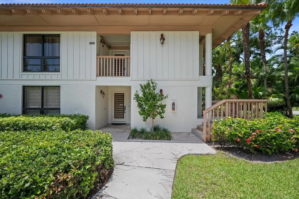 221 Brackenwood Terrace Palm Beach Gardens FL 33418